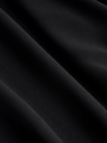 Wide leg Pantaloni cutați de la Next pe negru