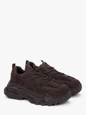 Sneaker bassa '123-3' di ES8 in marrone: frontale