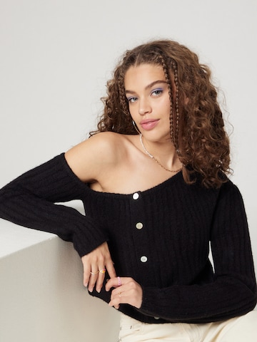 Pullover 'Aleyna' di ABOUT YOU x Sofia Tsakiridou in nero: frontale