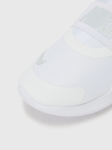 NIKE Спортни обувки 'FLEX RUNNER 4' в бяло
