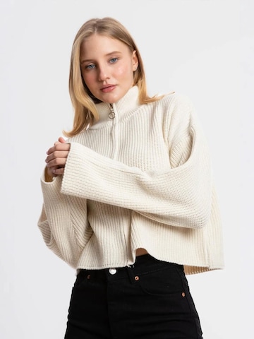 Hiccup Oversized Cardigan in White: front