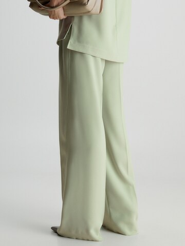 Wide Leg Pantalon à pince Calvin Klein en vert