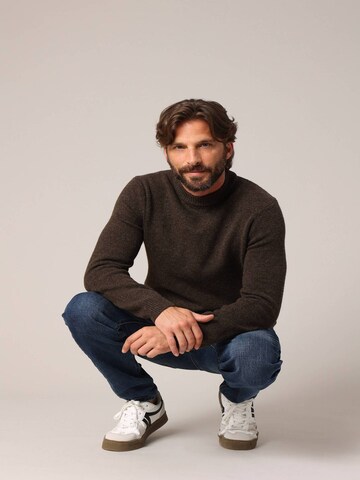 Pull-over ' OSTILIO ' Deeluxe en marron : devant