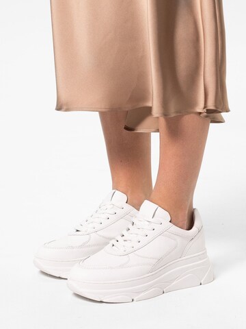 MANFIELD Sneaker in Weiß