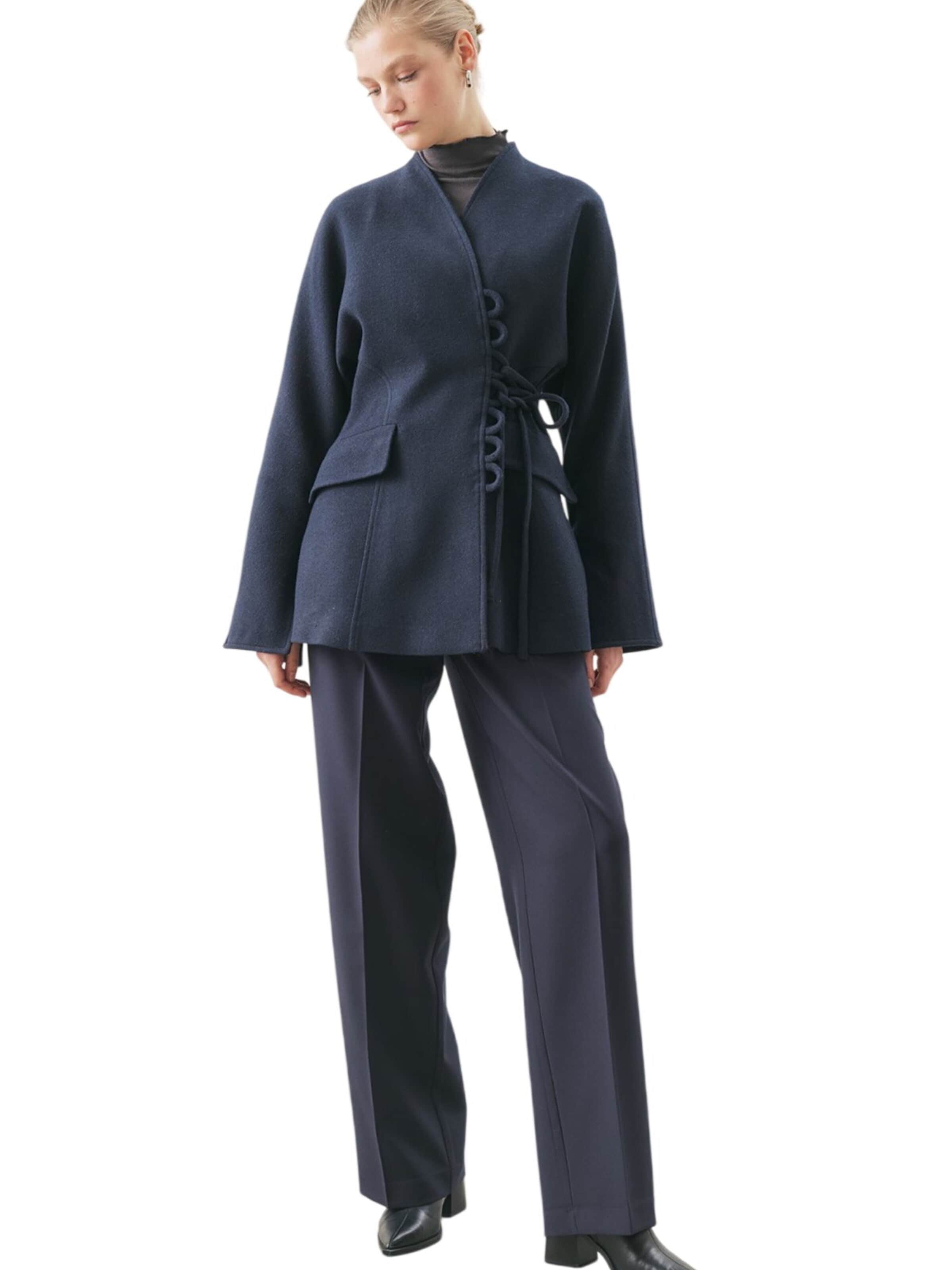 MANUKA Regular Trousers in Blue