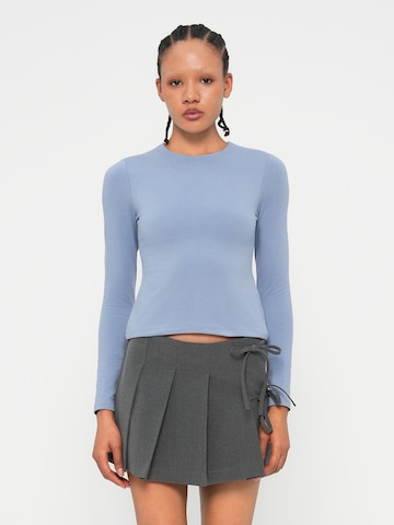 Tricou de la Abercrombie & Fitch pe albastru: față