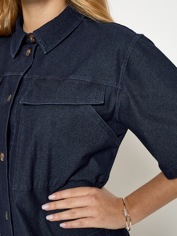 Peppercorn Puseromekko 'Naddie' värissä sininen