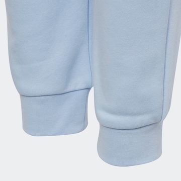 ADIDAS ORIGINALS - Tapered Pantalón 'Adicolor' en azul