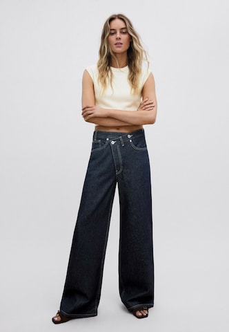 Wide leg Jeans de la Bershka pe albastru