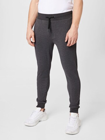 4F Tapered Workout Pants in Grey: front