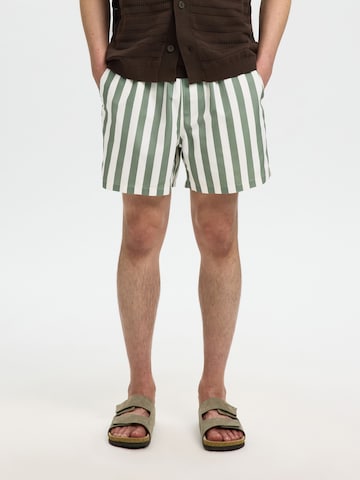 Pantaloncini da bagno di SELECTED in verde: frontale