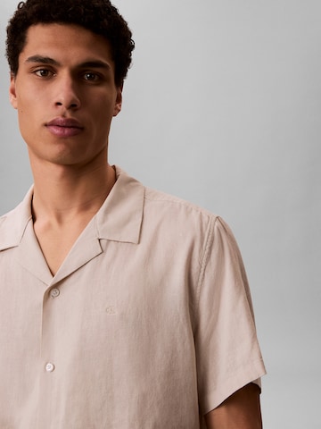 Regular Chemise Calvin Klein en beige