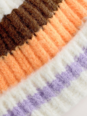 Next Шапка в лилав