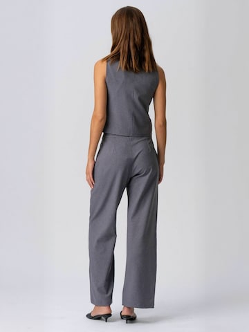 Regular Pantaloni ' Natalie ' de la TEESHOPPEN pe gri