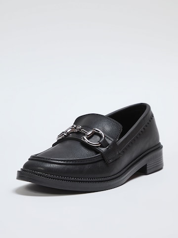 Trendyol Slipper, värv must: eest vaates