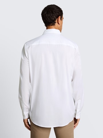 Coupe regular Chemise business TOM TAILOR en blanc