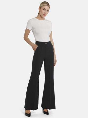 Nicowa Regular Bundfaltenhose 'CORIWI', Model ist 1,78 cm und trägt Größe 34 in Schwarz: Vorderseite