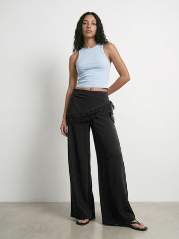 Top 'Felicia' di HYPEDROP in blu: frontale