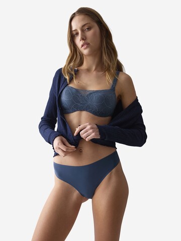 Slip ' Red Label Body Make-Up Illusion Lace ' TRIUMPH en bleu