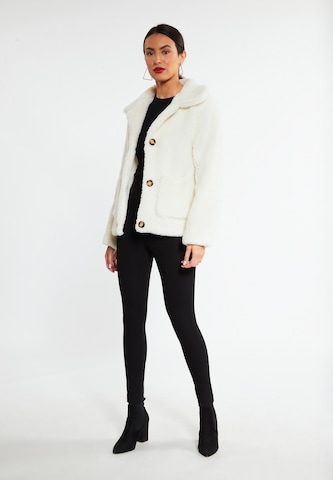 faina Wintermantel in Wit