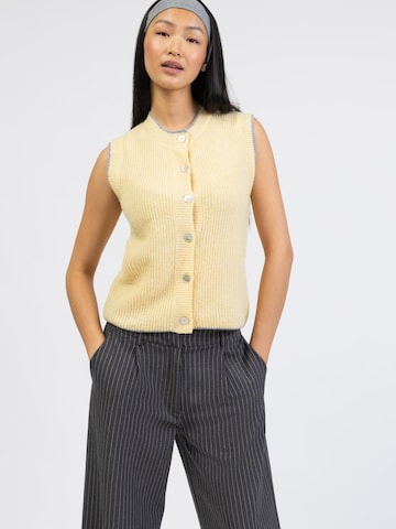 BROKE + SCHÖN Knitted Vest in Yellow