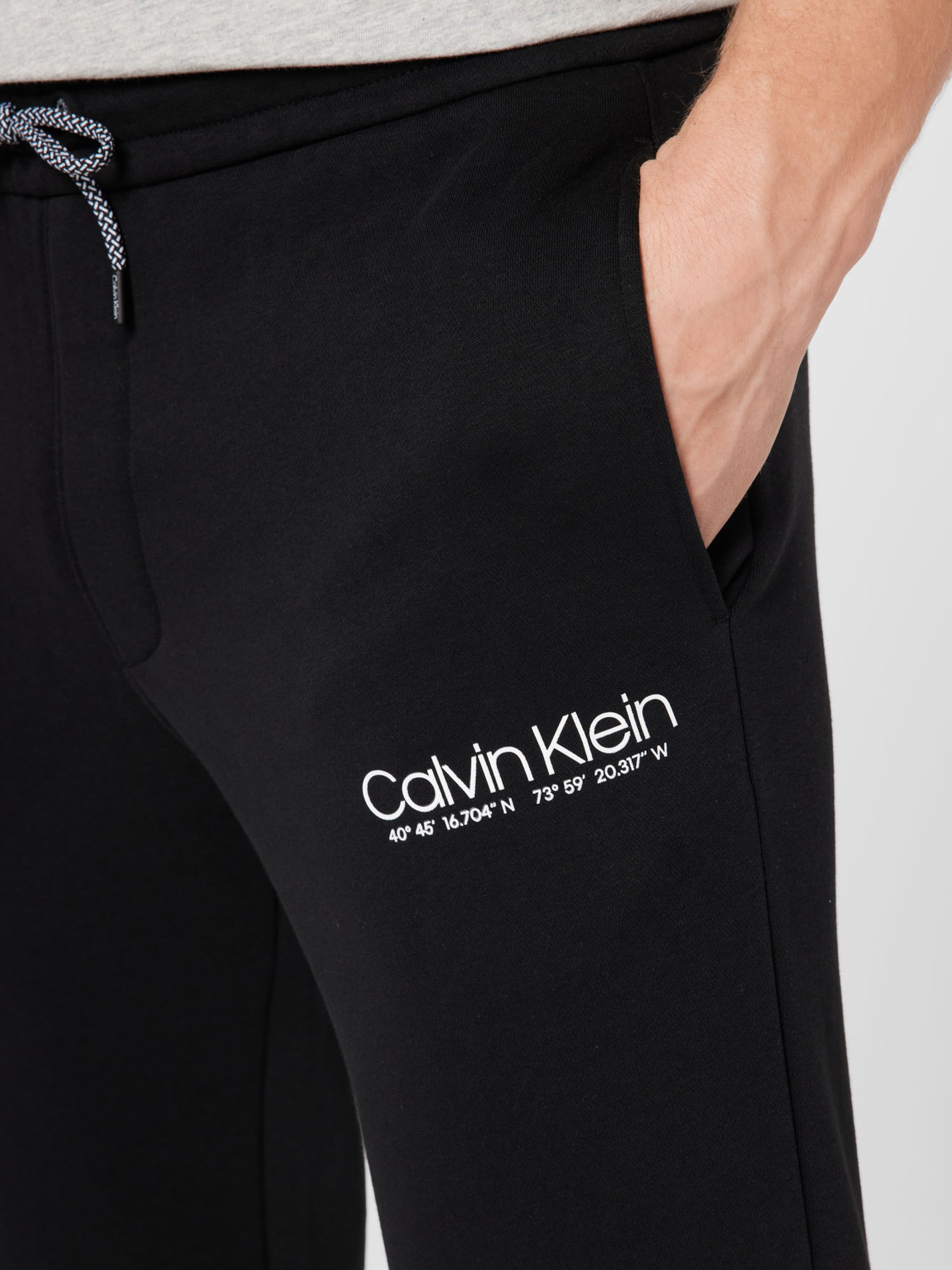 Sweats Pantalon Calvin Klein en Noir 