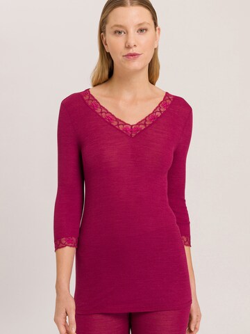 Hanro Onderhemd ' Woolen Lace ' in Rood: voorkant