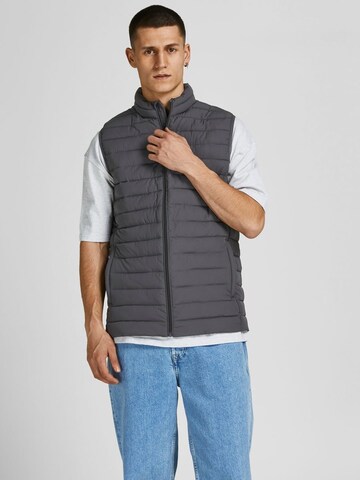 JACK & JONES - Chaleco en gris: frente