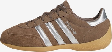 Sneaker bassa 'Handball Spezial' di ADIDAS ORIGINALS in marrone: frontale