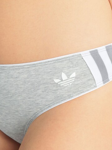 String ' Adicolor Comfort Flex ' ADIDAS ORIGINALS en gris