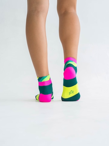 INCYLENCE Athletic Socks 'STRIDES SHORT' in Green