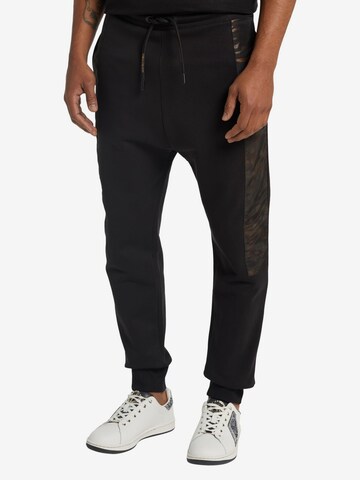 Carlo Colucci Tapered Broek 'D'Apolito' in Zwart: voorkant