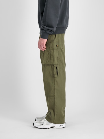 ALPHA INDUSTRIES Loosefit Cargobroek in Groen