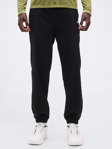 Reebok Tapered Παντελόνι φόρμας σε μαύρο: μπροστά