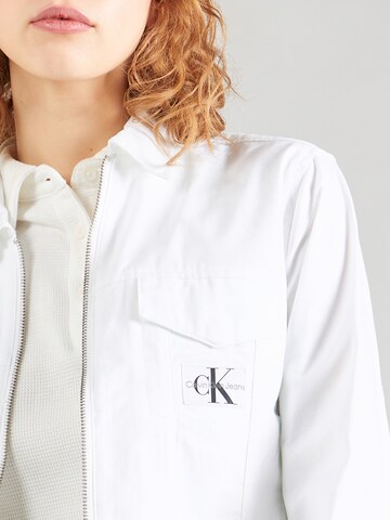 Calvin Klein Jeans - Chaqueta de entretiempo 'LEAN' en blanco