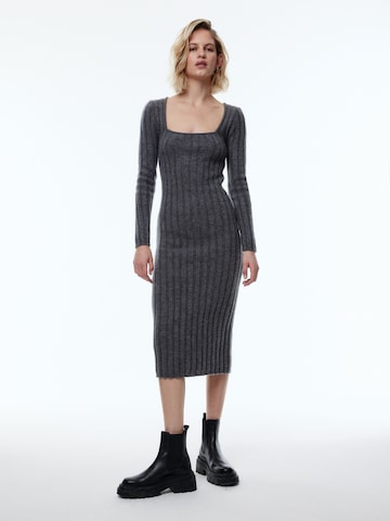 EDITED Kleid 'Maija' in Grau: Vorderseite