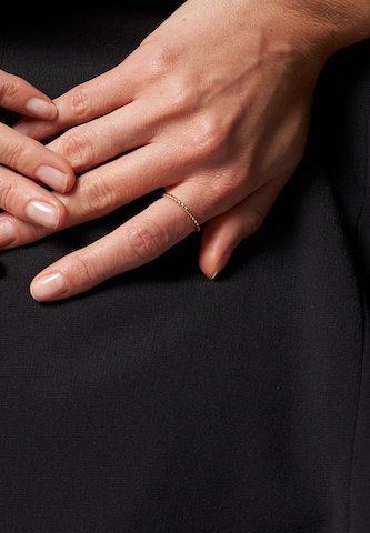 Stilnest Ring in Gold: front