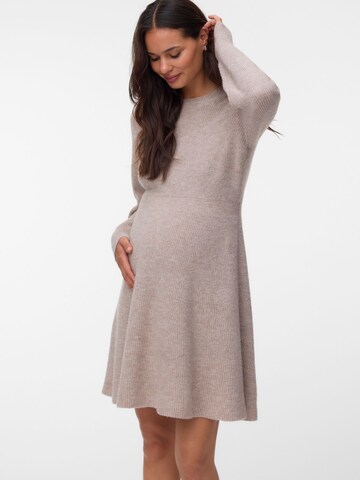 Vero Moda Maternity - Vestido de punto 'VMMangalina' en beige: frente