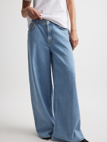 NA-KD Wide leg Jeans in Blauw: voorkant