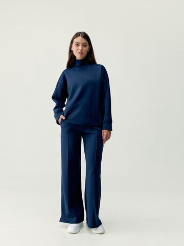 Born Regular Sportbroek ' Thashi ' in Blauw: voorkant