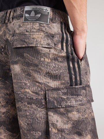 ADIDAS ORIGINALS Свободный крой Брюки-карго 'Adilenium Season 5' в Серый