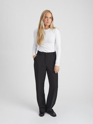 Peppercorn - regular Pantalón 'Delia' en negro: frente