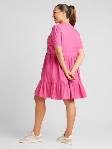 Robe 'TIRI' ONLY Carmakoma en rose