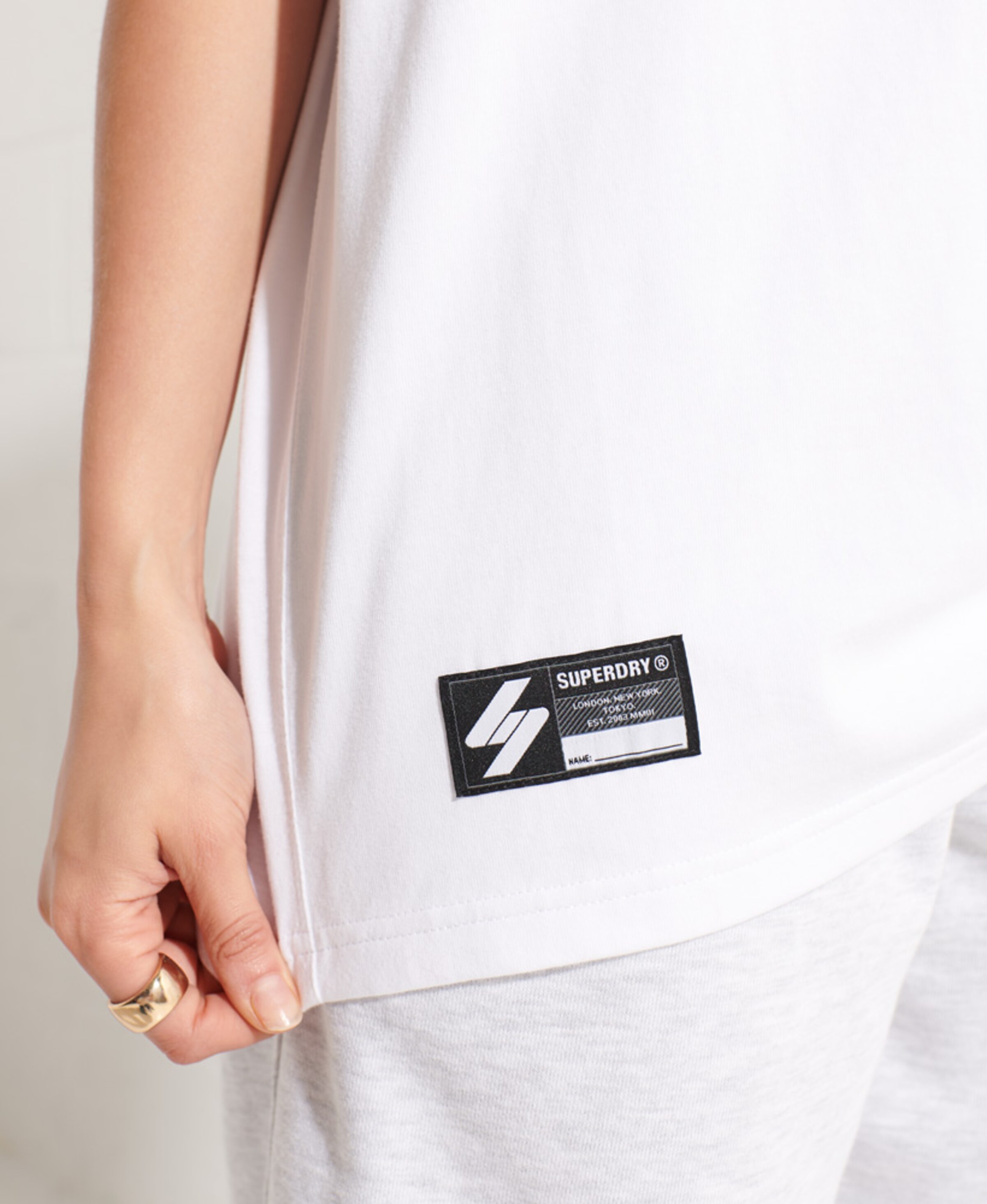 Frauen Shirts & Tops Superdry T-Shirt 'Code Micro' in Weiß - EX94704 Frauen Shirts & Tops Superdry T-Shirt 'Code Micro' in Weiß - EX94704