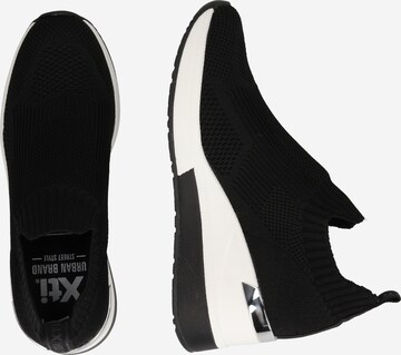 Scarpa slip-on di Xti in nero