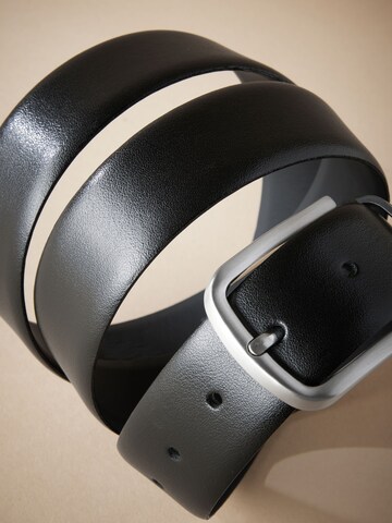 Next Belt in Black