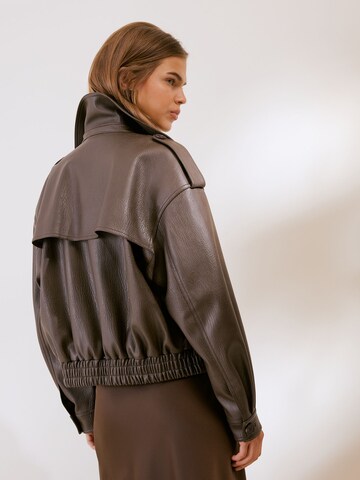 Friends Like These - Chaqueta de entretiempo en marrón