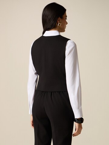 oltre Vest in Black