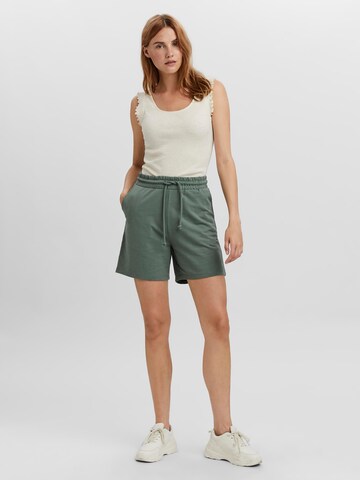 VERO MODA - Regular Calças 'Octavia' em verde