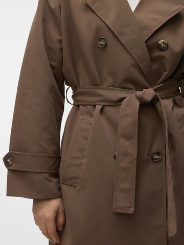 VERO MODA Overgangsfrakke 'VMCHLOE' i brun